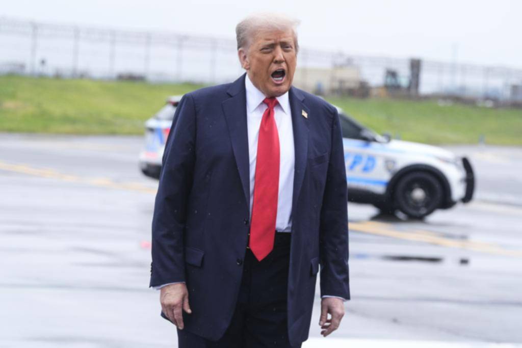 Trump estudia atacar a narcos dentro de Venezuela