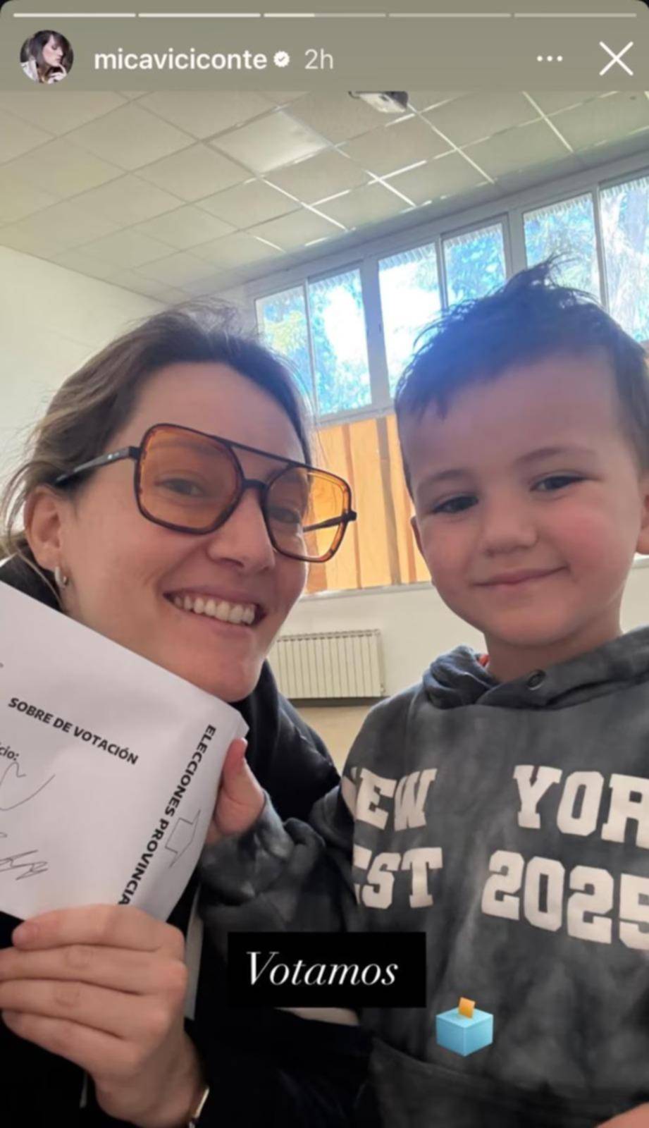 Mica Viciconte fue a votar junto a su hijo, Luca Cubero