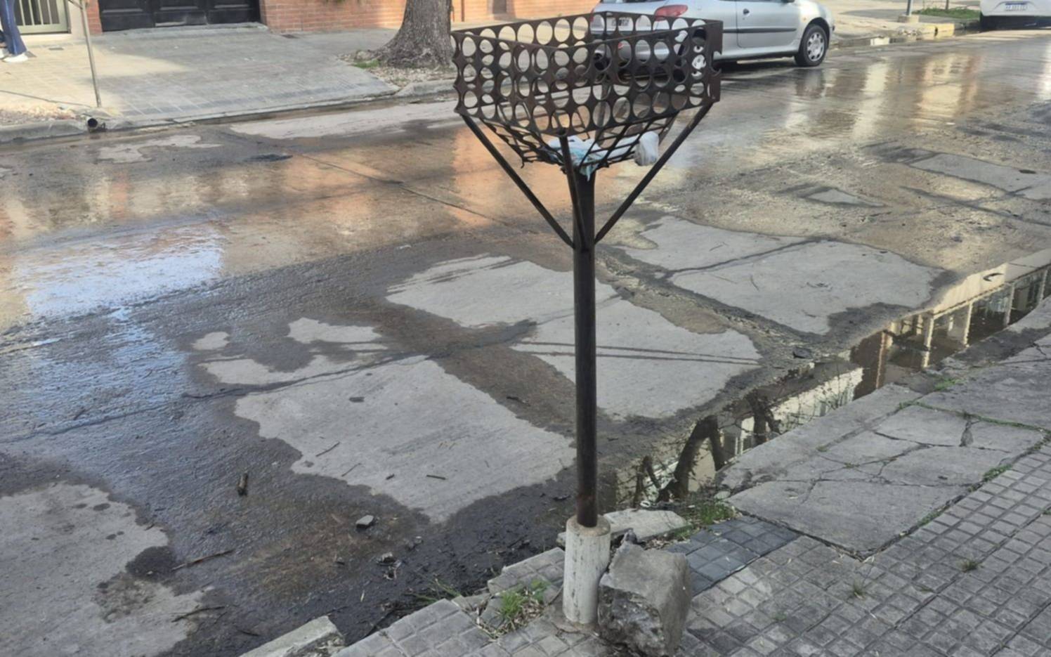 Pérdida de agua en Barrio Norte cumple un año y "va empeorando"