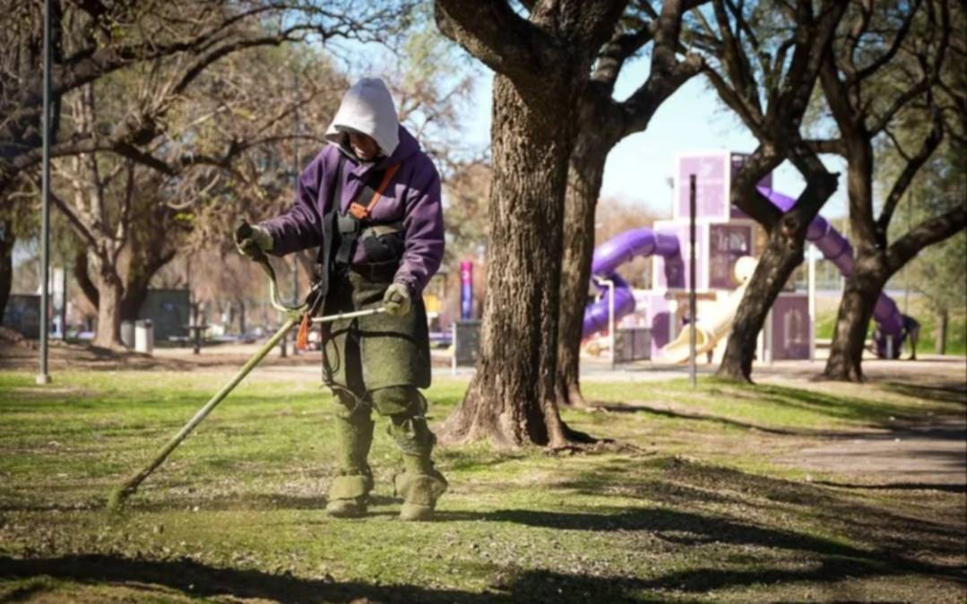 Municipio  realiza un operativo integral de limpieza en el Parque de la Ciudad