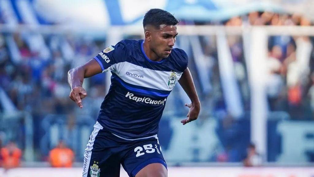 Se desgarró Zalazar y es una variante menos