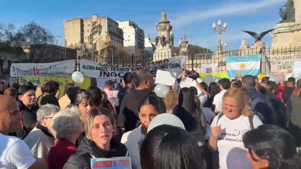 Padres y familiares protestaron contra las falsas denuncias