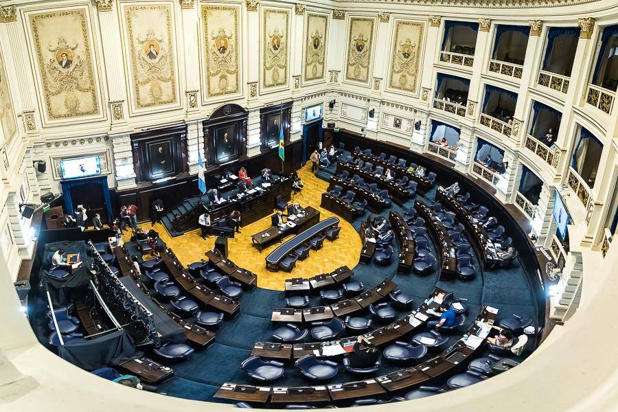 Kicillof sumó tropa pero seguirá dependiendo de Massa y el kirchnerismo