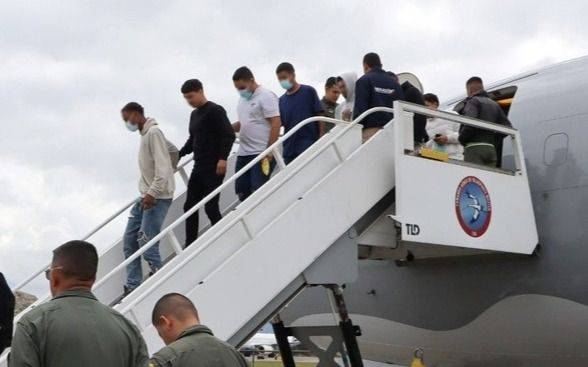 Llega al país el primer avión con argentinos deportados por Estados Unidos