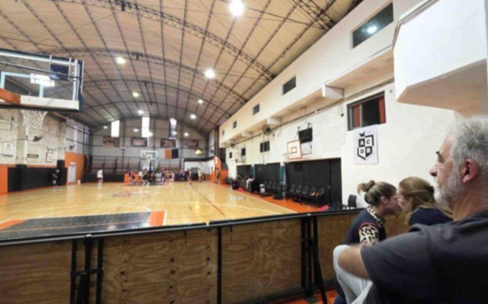 La motosierra pasa por los clubes de barrio: cambian condiciones y recortan subsidios de luz y gas