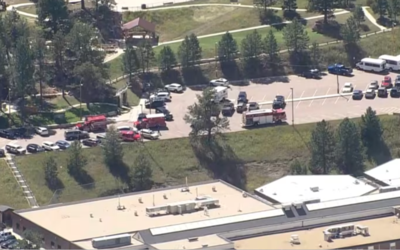 Estados Unidos: tiroteo en escuela secundaria de Denver dejó tres heridos graves
