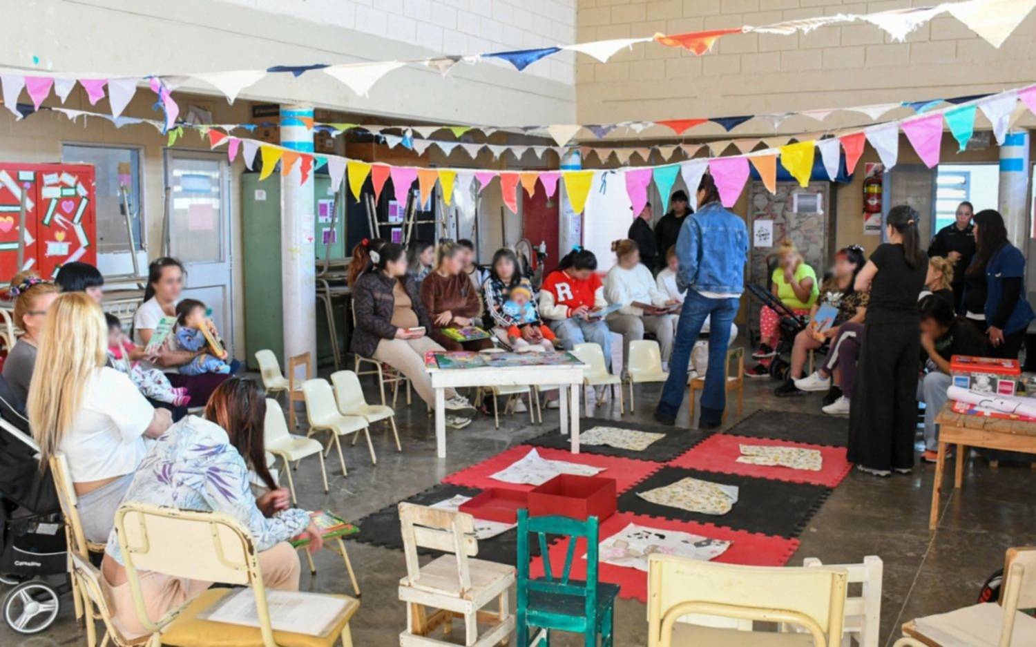 Iniciaron un taller de vinculación literaria  para madres e hijos en una cárcel de Los Hornos