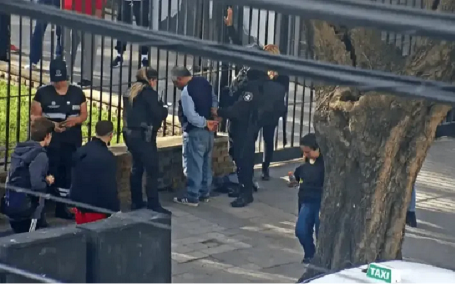 Robaba celulares en un micro en La Plata y fue detenido