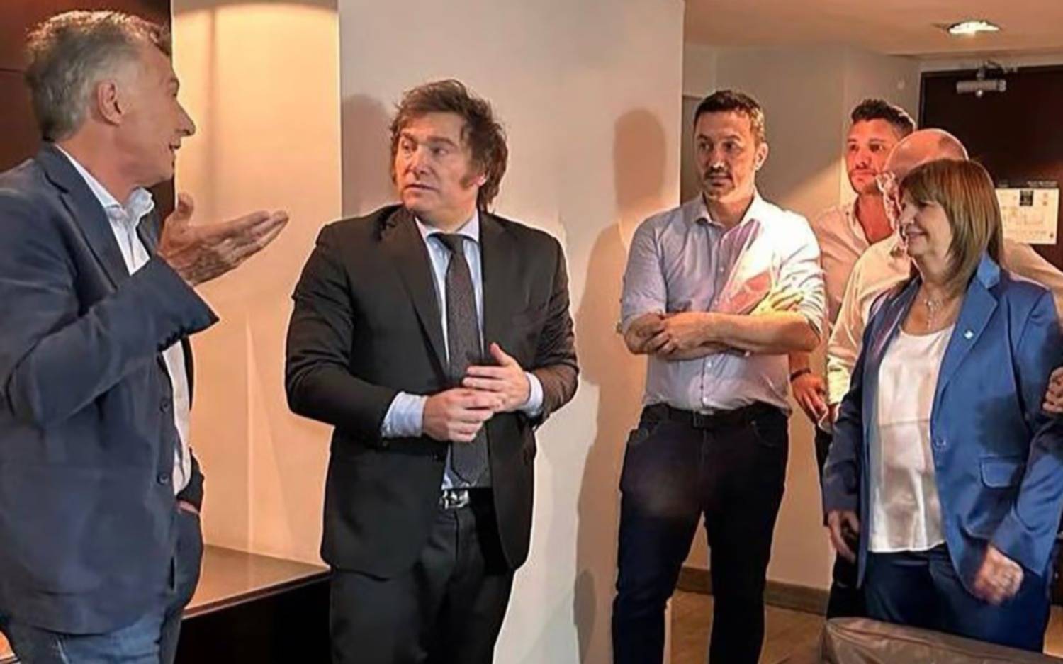 Bullrich le tiró un centro, pero Macri no cabeceó: espera las milanesas de Milei