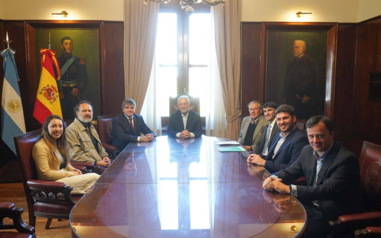Alak recibió al embajador de España