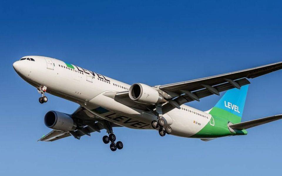 Un Airbus gigante sobrevoló a baja altura el cielo de La Plata durante más de una hora: que pasó