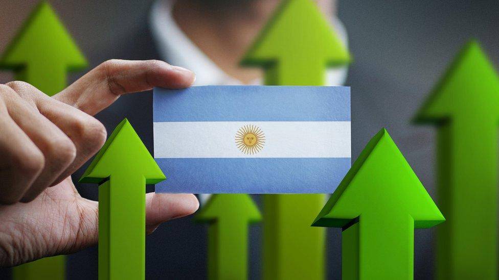 Dólar muy cerca del techo y sube más el riesgo país