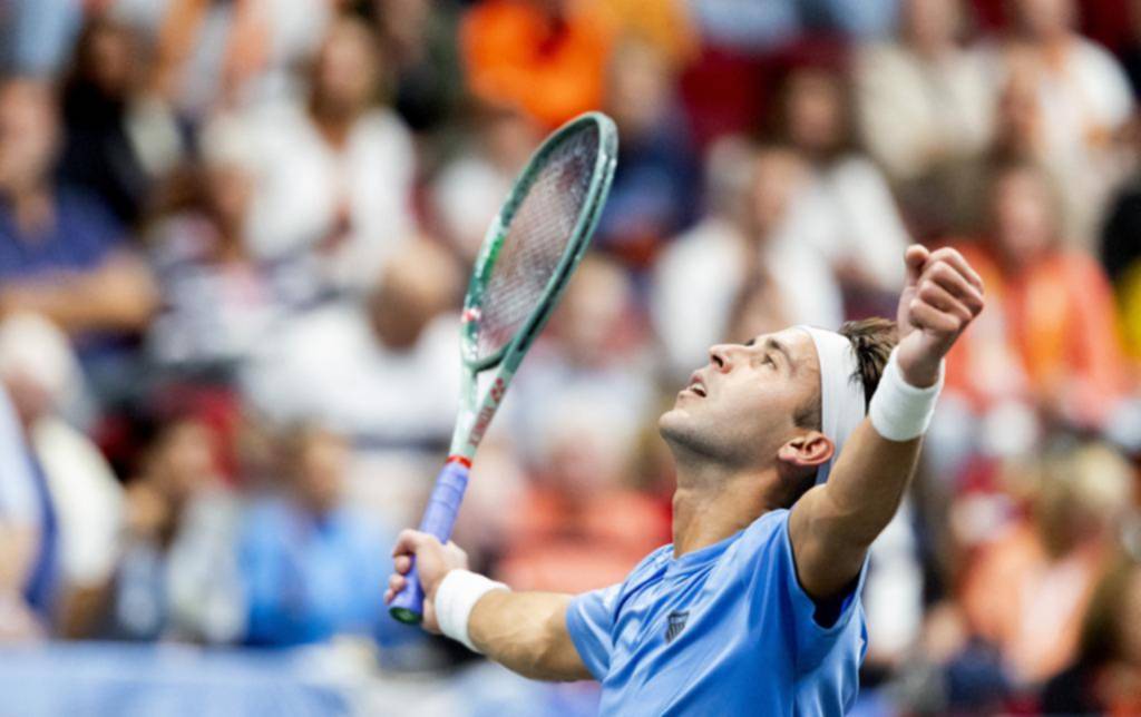 Copa Davis: un enorme triunfo de Tomy Etcheverry