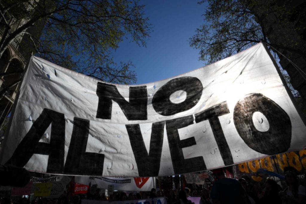 El Congreso desafía el triple veto del Presidente