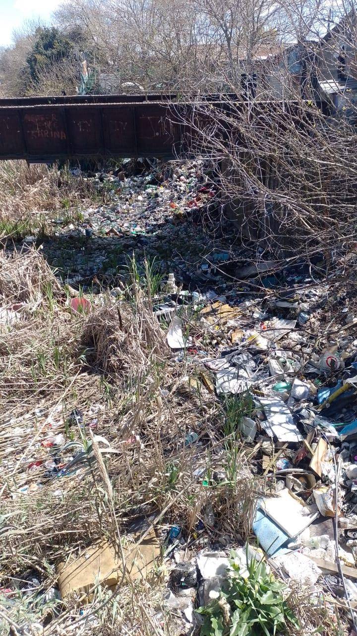 En Hernández, un basural se agiganta a cielo abierto
