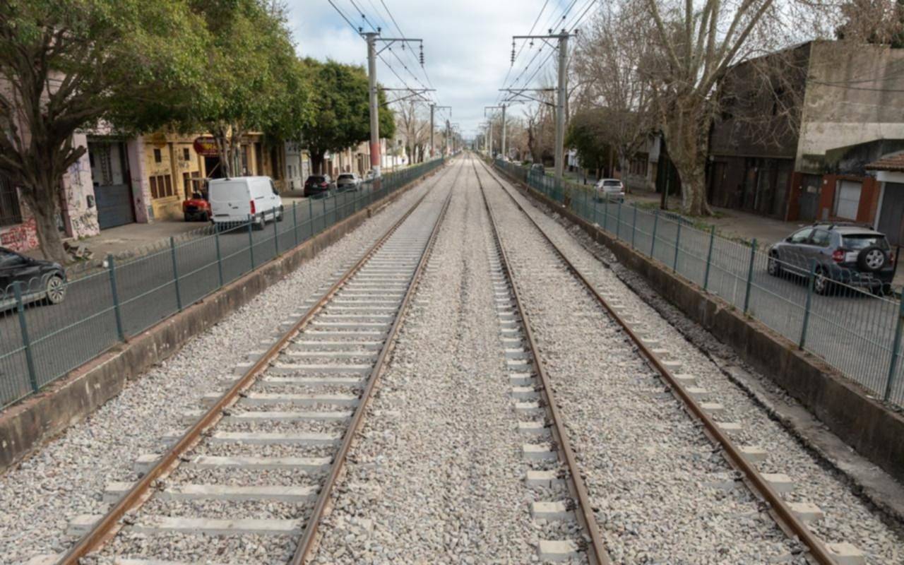El Tren Roca llega a La Plata y normaliza el servicio de cabecera a cabecera