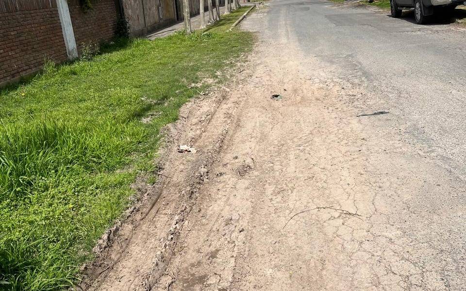 Vecinos de City Bell reclaman por el estado de una calle y el temor de cuando llueve