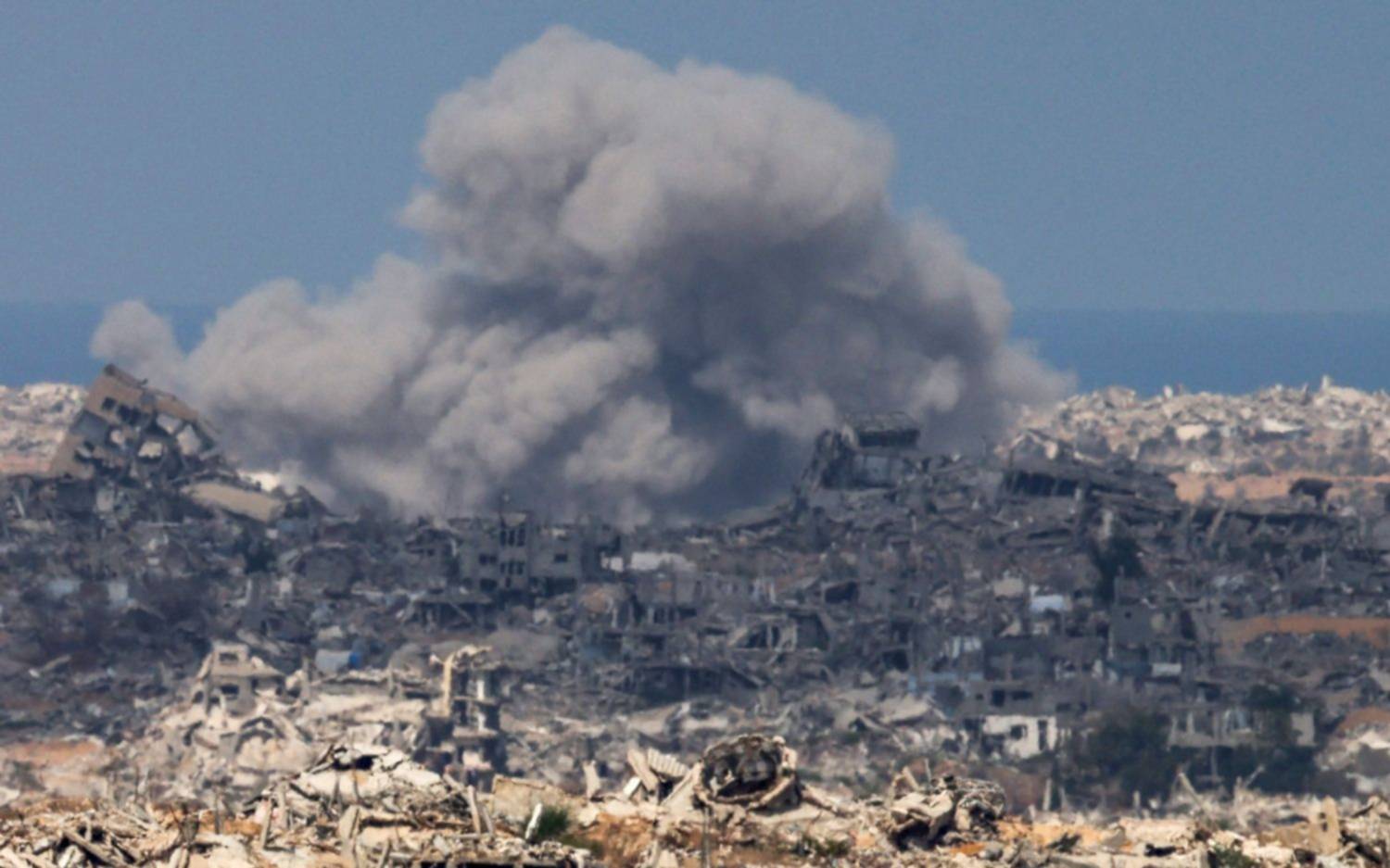 "En llamas": las tropas israelíes avanzan para tomar la ciudad de Gaza