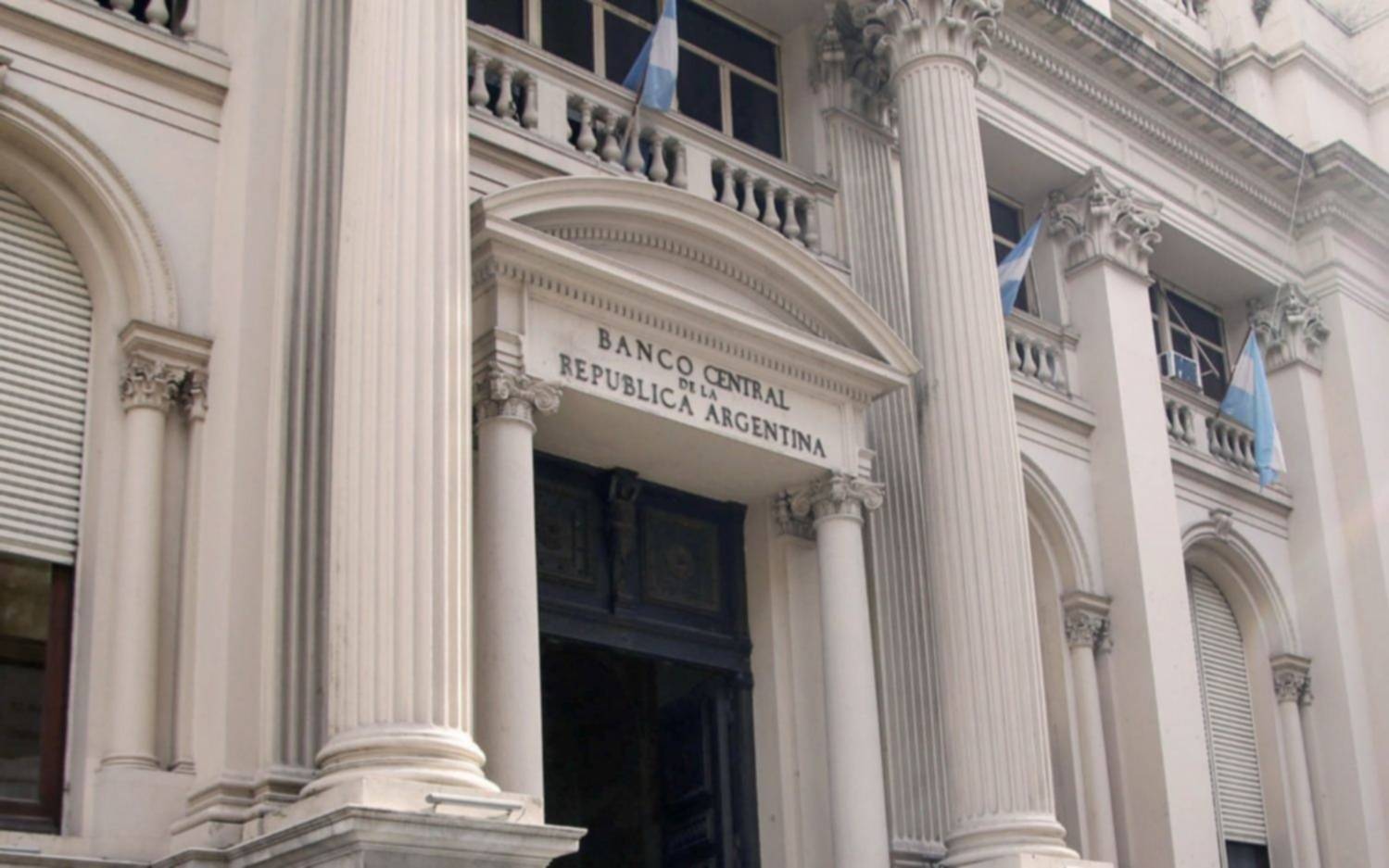Le cuentan las costillas al BCRA y el riesgo sube casi 100 puntos