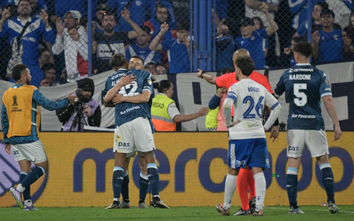 Racing, con gol de Maravilla Martínez, le ganó 1 a 0 a Vélez en la ida de los cuartos de final de la Copa Libertadores