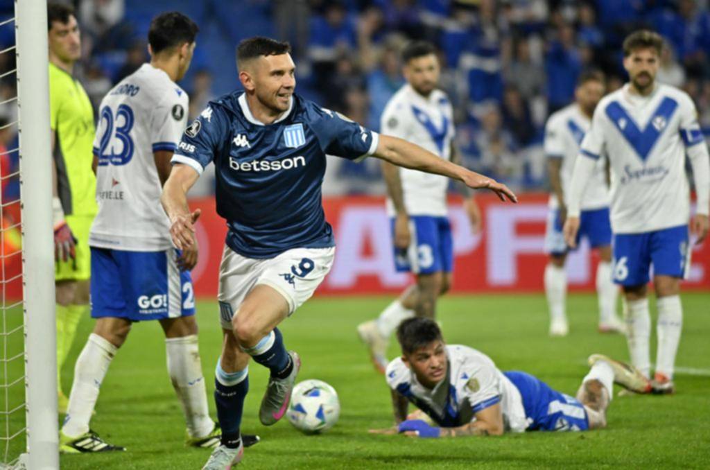 Racing venció a Vélez en un duelo caliente