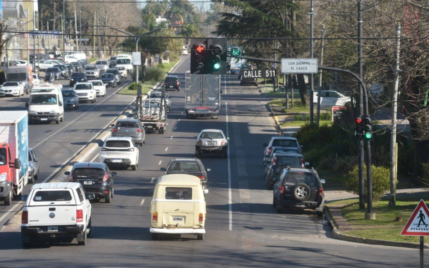 Afirman que en hora pico, la “onda verde” en Camino Centenario redujo un 40 % los tiempos de viaje