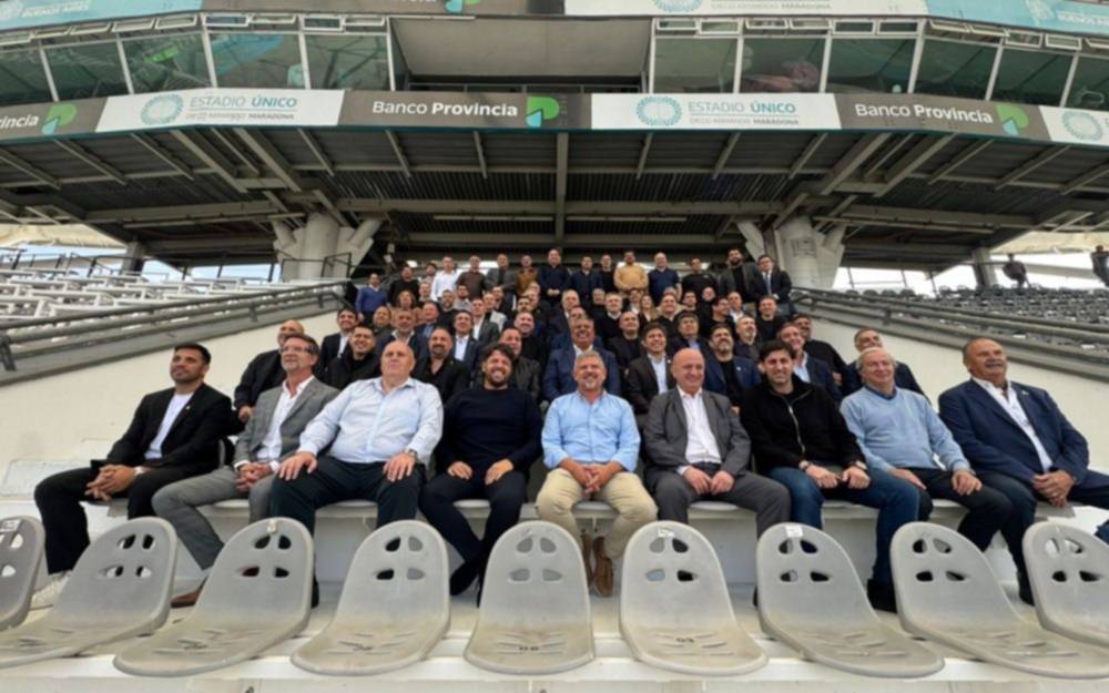 Presentaron el masterplan de obras del estadio Unico: de Riquelme a Toviggino, los dirigentes que estuvieron con Tapia y Kicillof 
