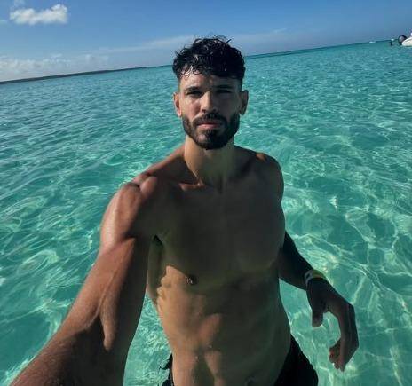 Alto y fibroso: quién es el nuevo novio de Laurita Fernández