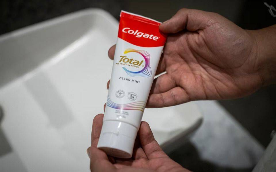 La ANMAT volvió a recordar la prohibición de una de las cremas Colgate Total