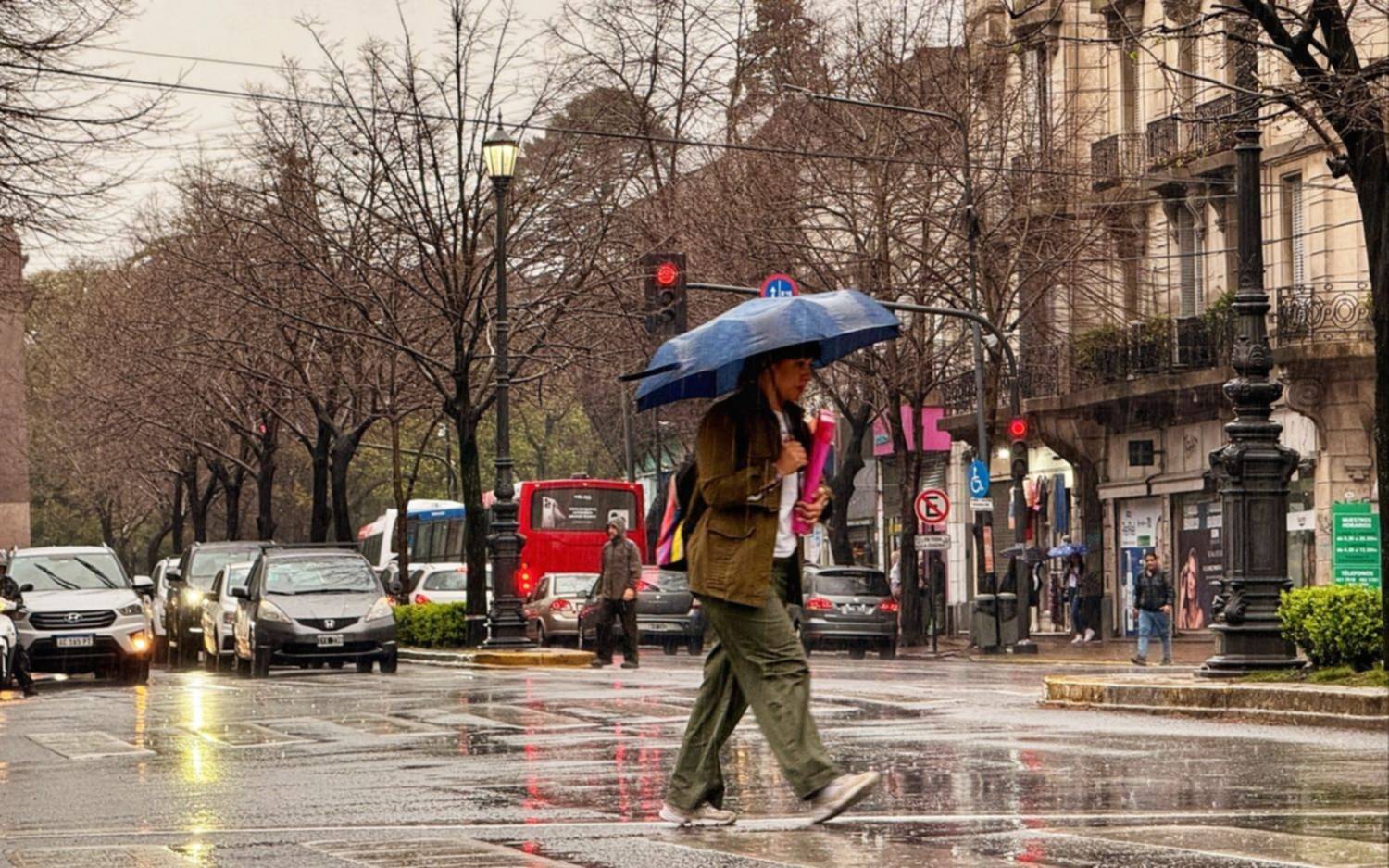 Pronóstico del tiempo La Plata: elevan a NARANJA el alerta por tormentas y lluvias
