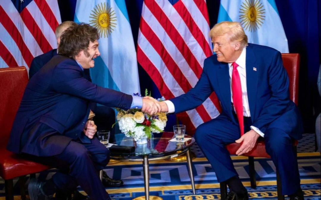 Argentina negocia un préstamo de emergencia con Estados Unidos, anunció Javier Milei