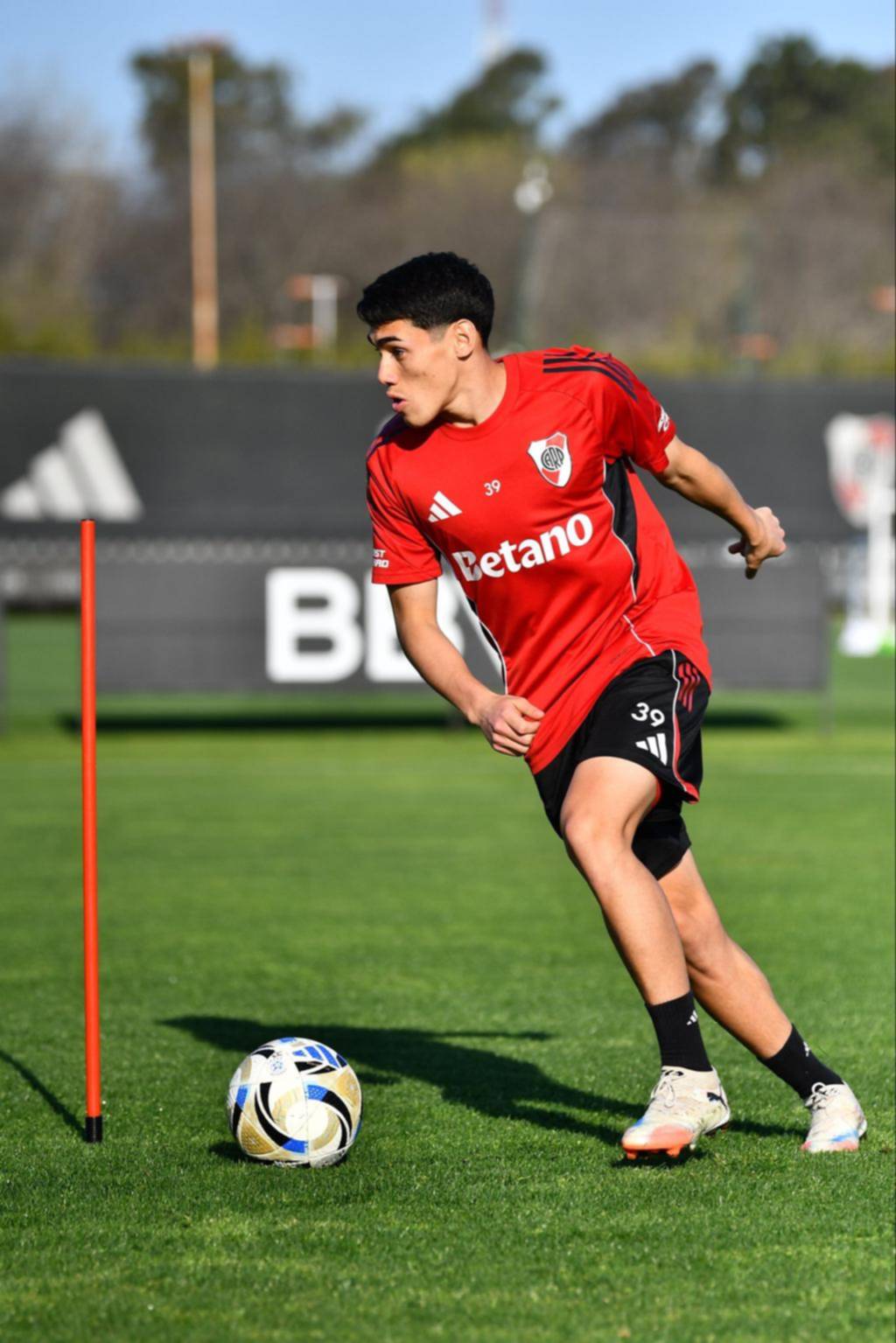 Un River muleto visita a Atlético en Tucumán