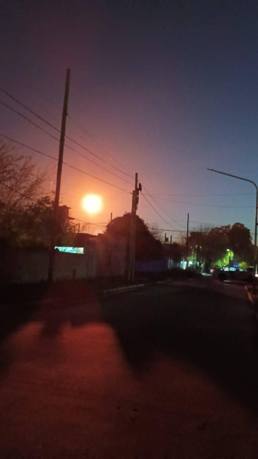 Advierten por el humo y la llama de la destilería