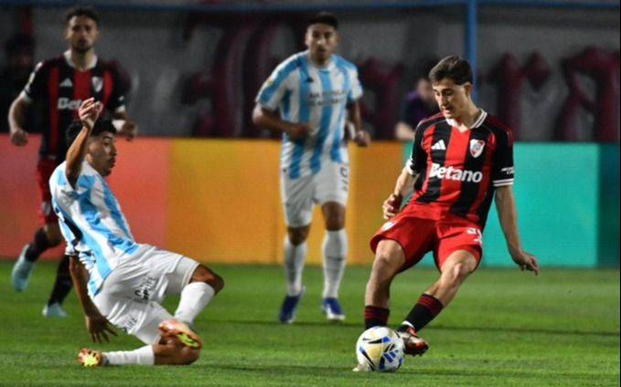 Atlético Tucumán sorprendió a un desconocido River y le ganó 2 a 0 en el José Fierro