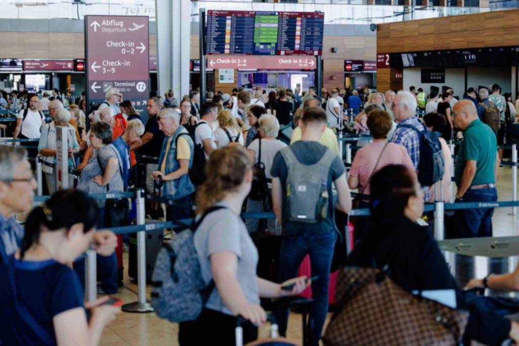 Un ataque informático provocó caos en varios aeropuertos europeos