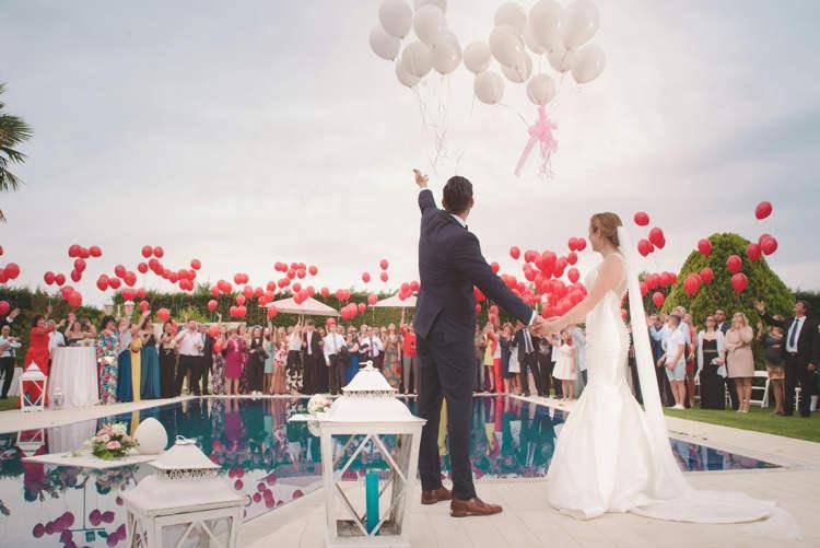 Vender entradas a desconocidos para “bancar” la fiesta de bodas, la nueva tendencia