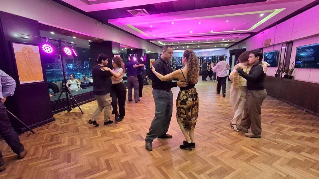 La “milonga” y los caballos, dos pasiones juntas en el Hipódromo
