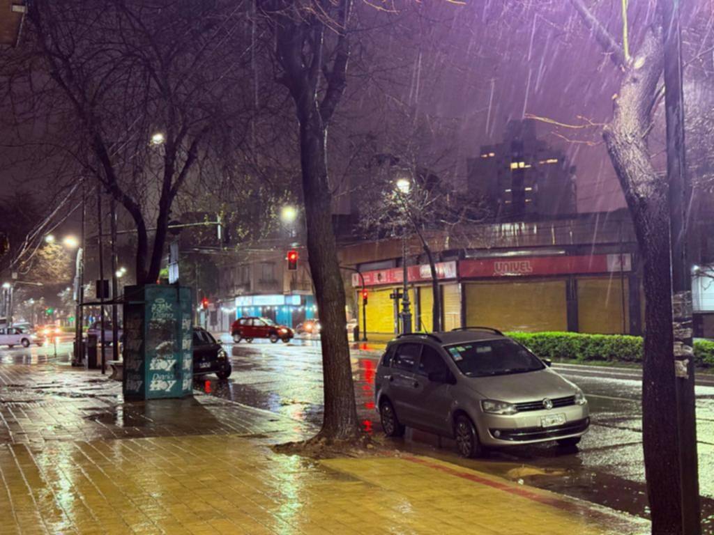 Con sus últimas fuerzas, el invierno lloró su partida con tormentas