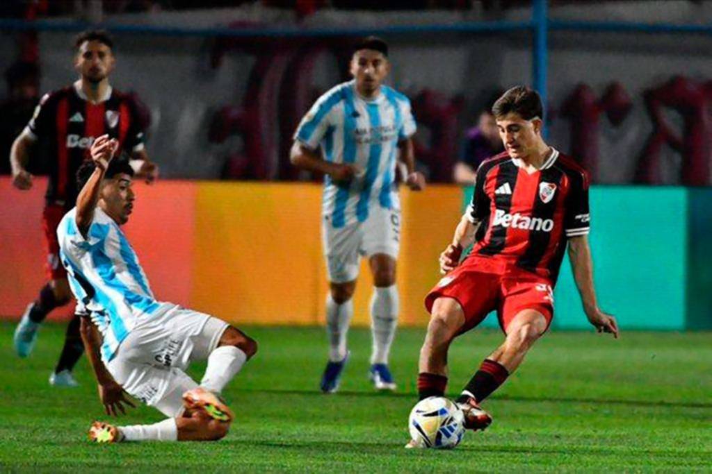 Otro golpe para River: cayó sin respuestas ante Atlético