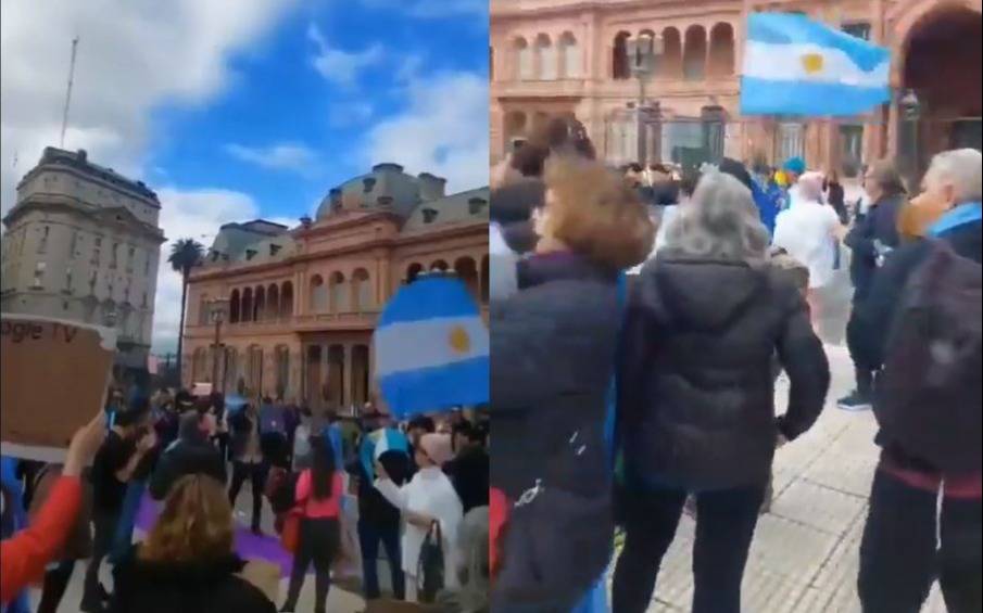 Un grupo de libertarios se reunió frente a Casa Rosada en apoyo a Javier Milei