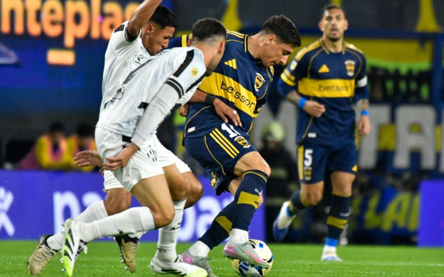 Boca pasó de ganar por dos goles a empatar 2 a 2 con Central Córdoba (SE)