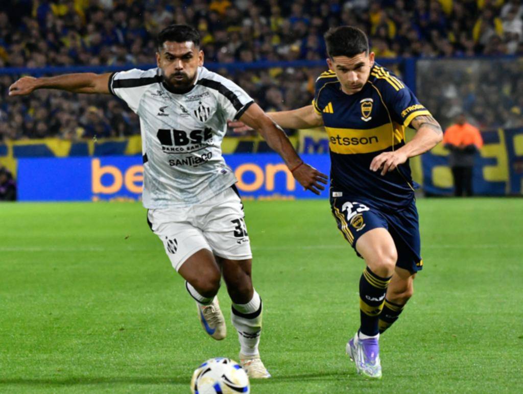 Boca dejó pasar la chance de liderar ambas tablas