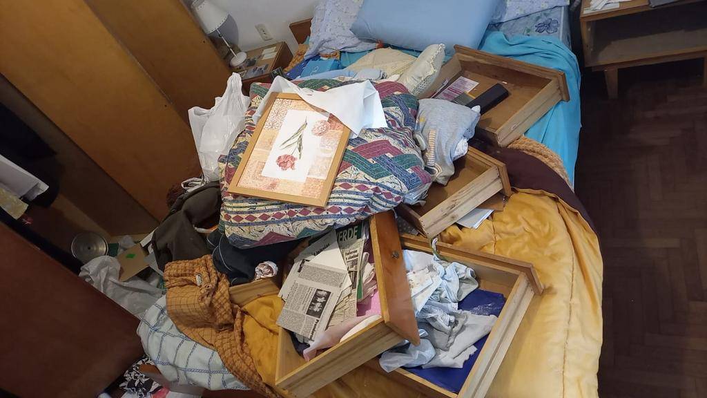 Una jubilada cautiva en su propia casa y saqueada por tres ladrones