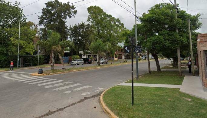 Le pidió media docena de facturas y sacó un arma de fuego: “Dame todo”