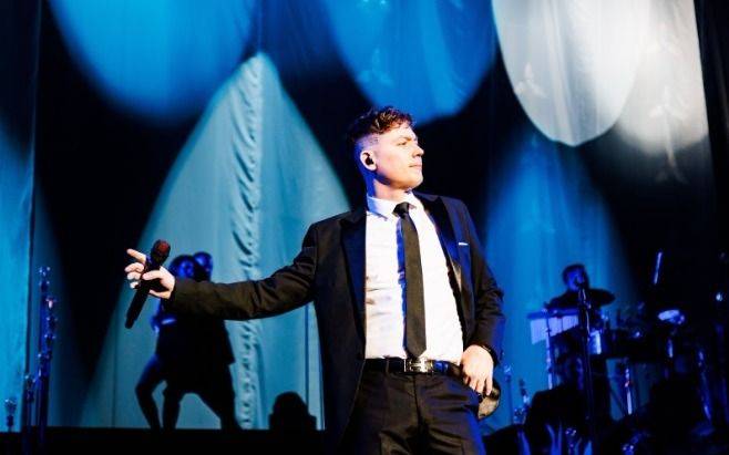 Emanero llega al imponente Teatro Argentino de La Plata