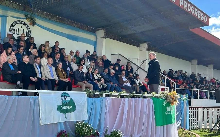 Bolívar: Erreca reclamó por los caminos rurales en la Expo Ganadera