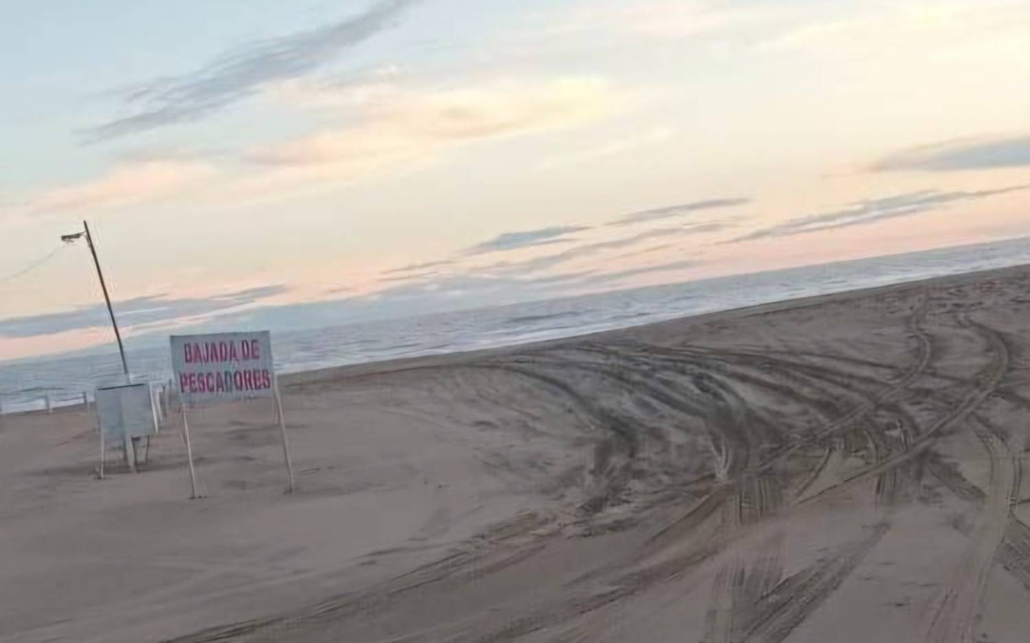 Reta: Zyncenko reclama obras y maquinaria vial tras daños en accesos y bajadas a la playa
