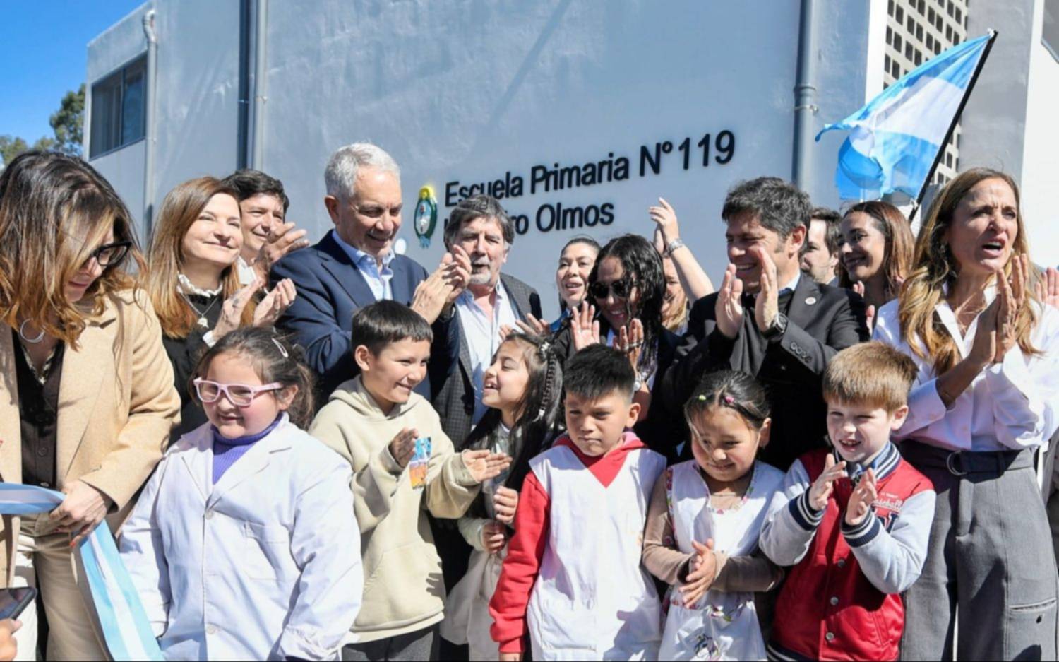 Alak y Kicillof inauguraron una escuela en Olmos y lanzaron un programa de salud para estudiantes