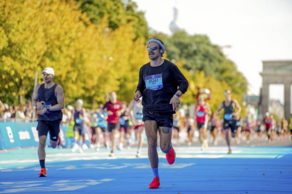 Harry Styles “voló” en la maratón de Berlín