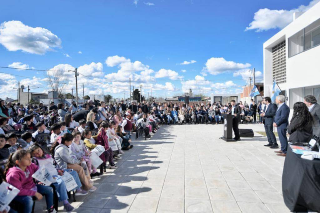 Inauguran edificio en una escuela de Olmos